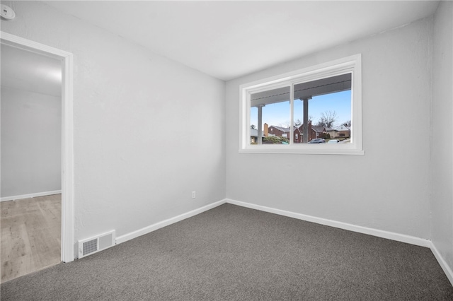 carpeted empty room with baseboards and visible vents