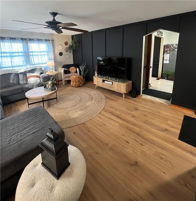 living area featuring light wood finished floors and ceiling fan