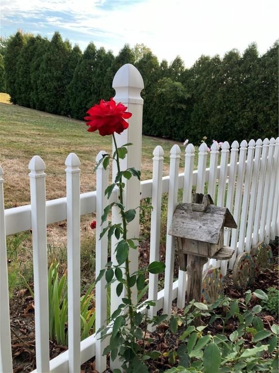 details featuring fence