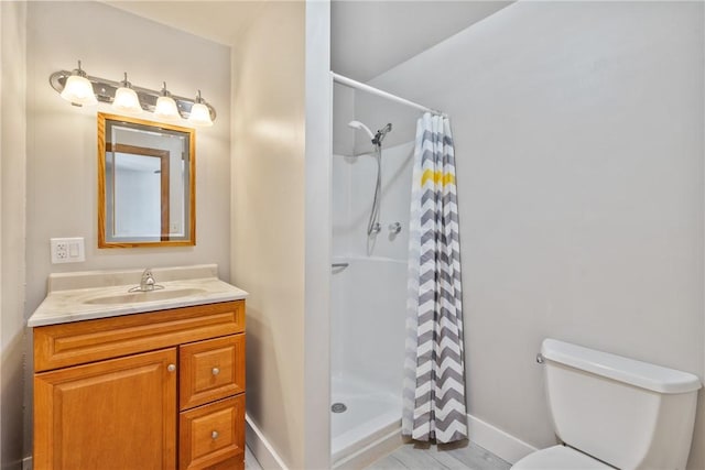 bathroom featuring curtained shower, toilet, vanity, and baseboards