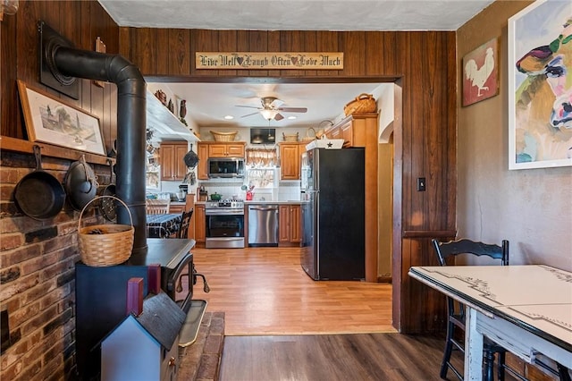 kitchen featuring stainless steel appliances, light countertops, light wood-style floors, and a ceiling fan