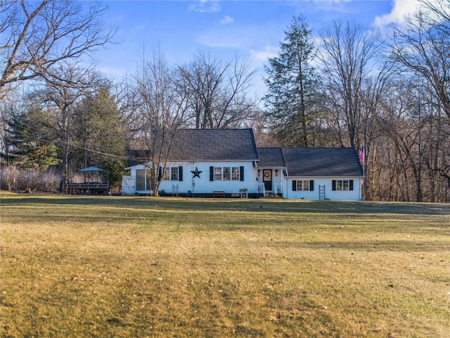 view of front facade with a front yard