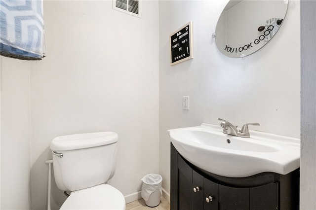 bathroom with visible vents, toilet, vanity, and baseboards