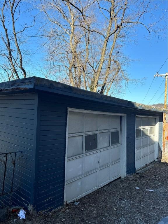 view of detached garage