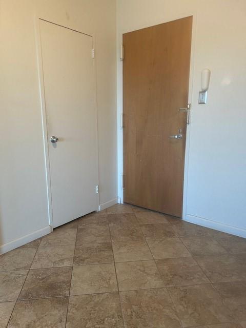 unfurnished room featuring baseboards