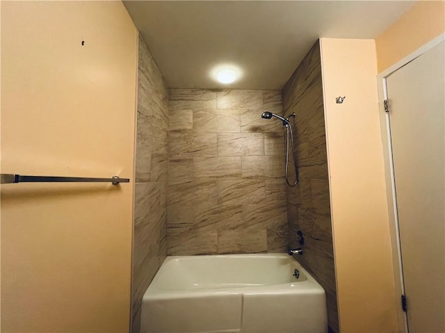 bathroom with washtub / shower combination