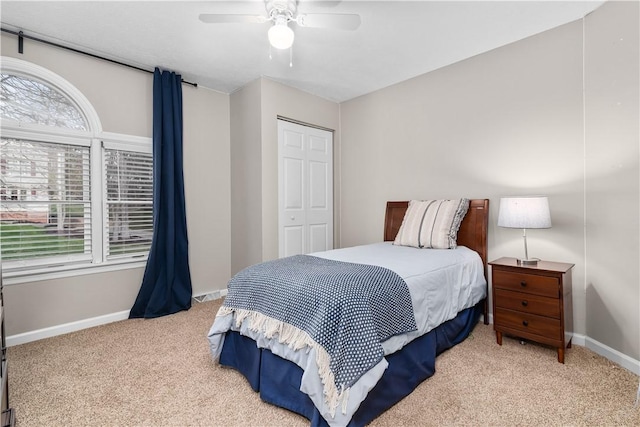 bedroom with carpet flooring, a ceiling fan, baseboards, and a closet