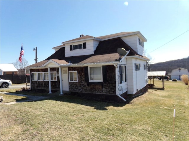 bungalow-style home featuring a front lawn