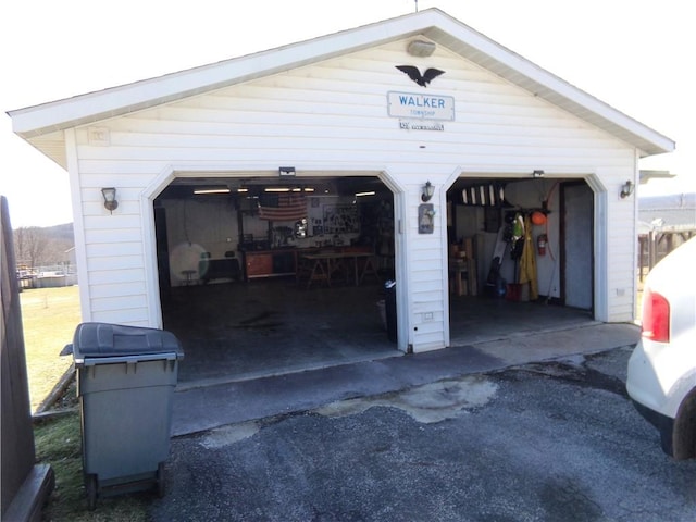 view of detached garage