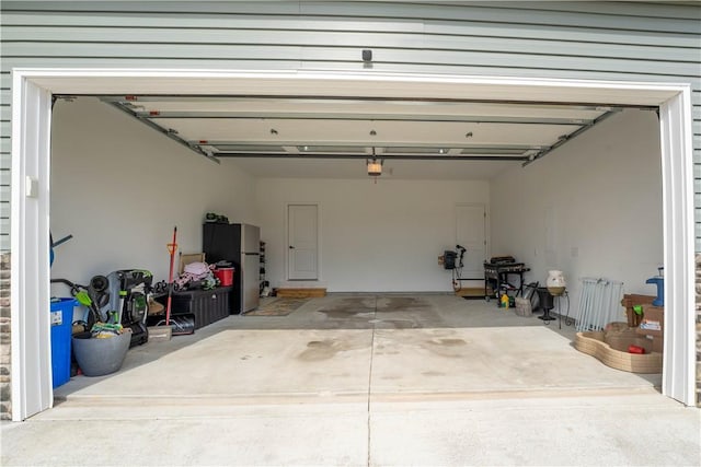 garage featuring freestanding refrigerator