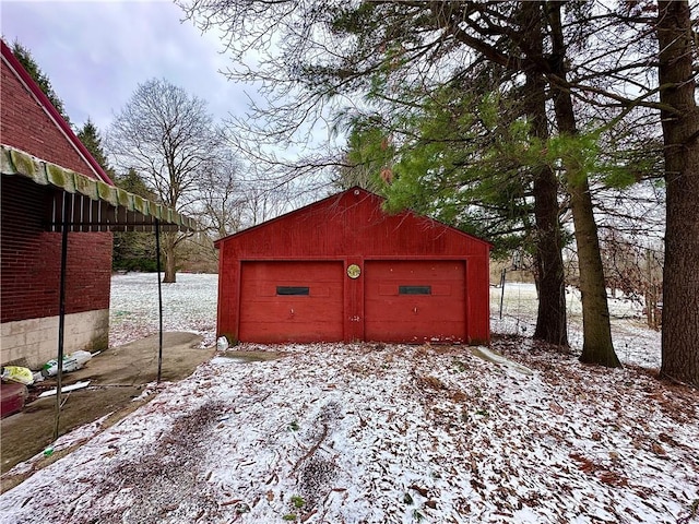 view of detached garage