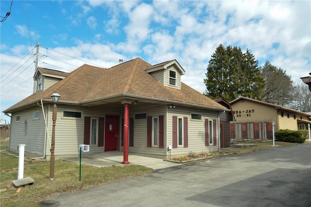 view of front of property featuring a porch and roof with shingles