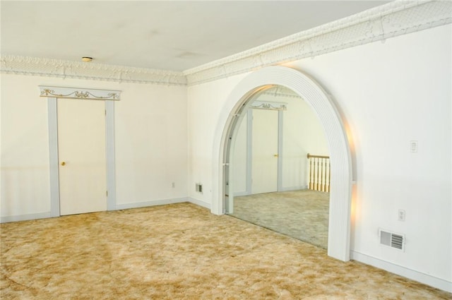 spare room featuring visible vents and carpet