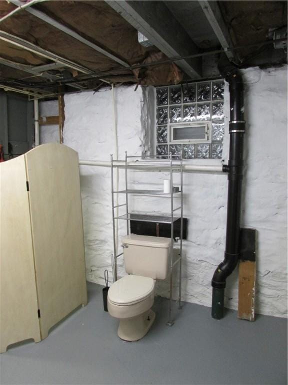 bathroom with toilet and finished concrete flooring