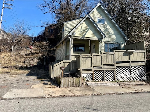 view of front of property with covered porch