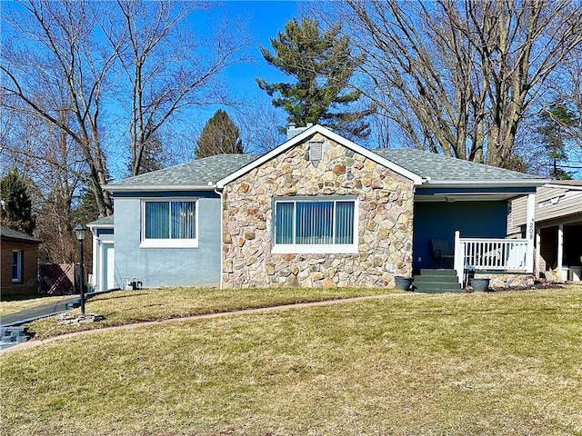 single story home featuring stucco siding, stone siding, and a front lawn