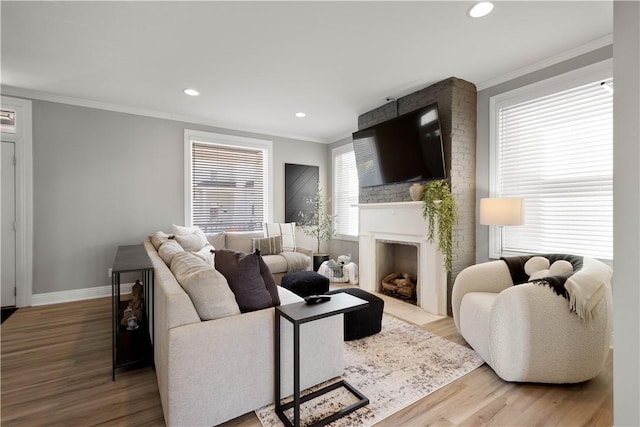 living area with recessed lighting, baseboards, wood finished floors, and ornamental molding