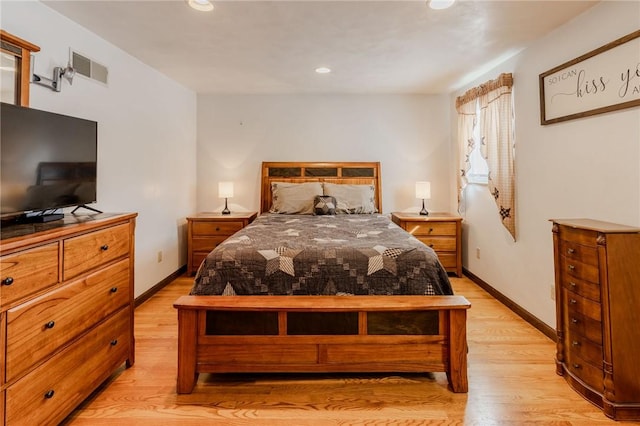 bedroom with recessed lighting, baseboards, visible vents, and light wood finished floors