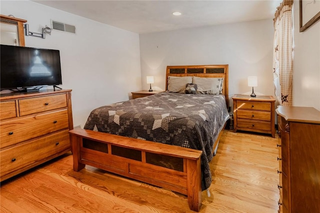 bedroom with light wood finished floors, visible vents, and recessed lighting