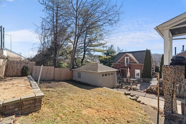 view of yard featuring a fenced backyard and an outdoor structure