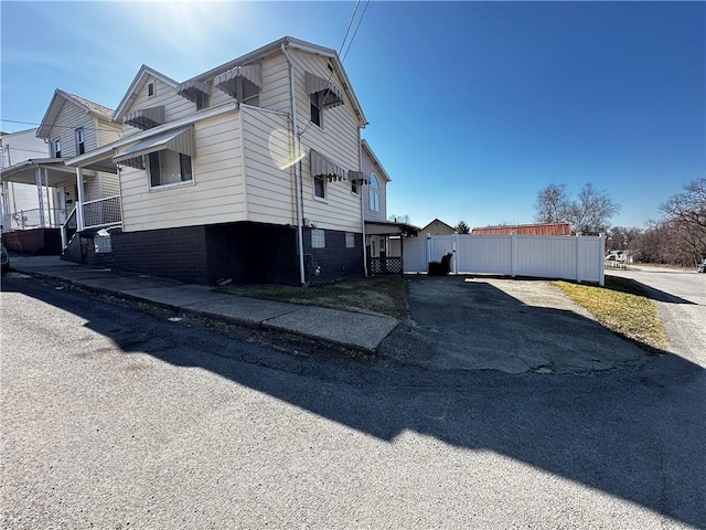 39 Dunkard Ave, Uniontown, PA 15401 - view of side of property with driveway
