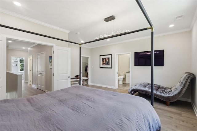 bedroom featuring wood finished floors, baseboards, visible vents, recessed lighting, and ornamental molding