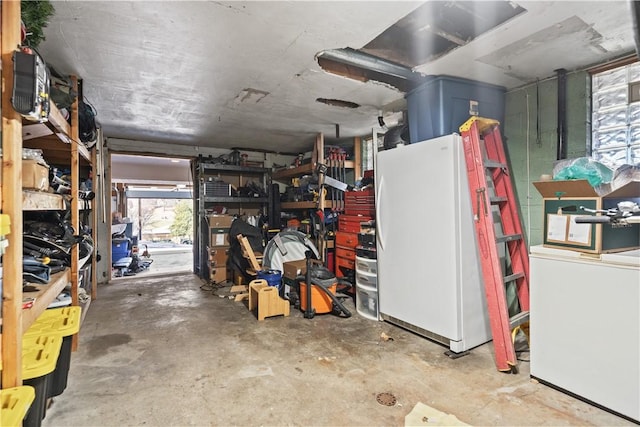 garage featuring freestanding refrigerator