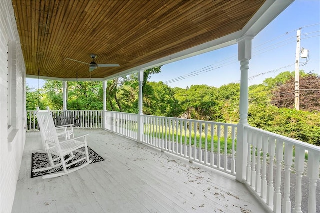 deck with a ceiling fan