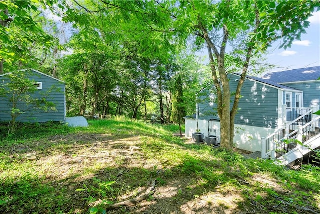 view of yard with an outbuilding and central AC