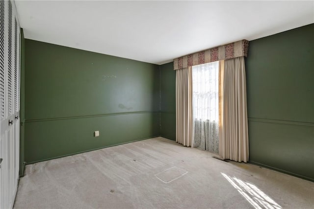 spare room with carpet flooring