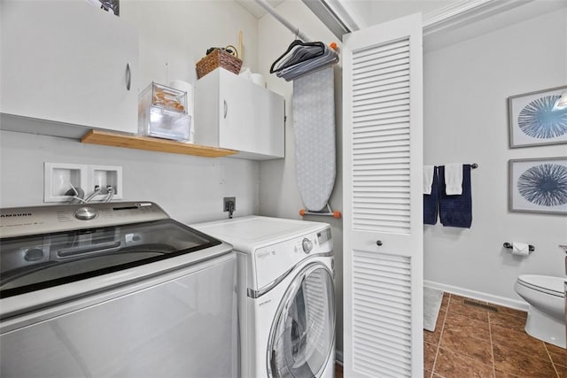 laundry area with cabinet space, visible vents, washing machine and dryer, and baseboards