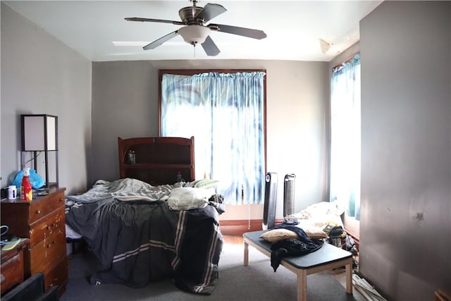 bedroom with ceiling fan