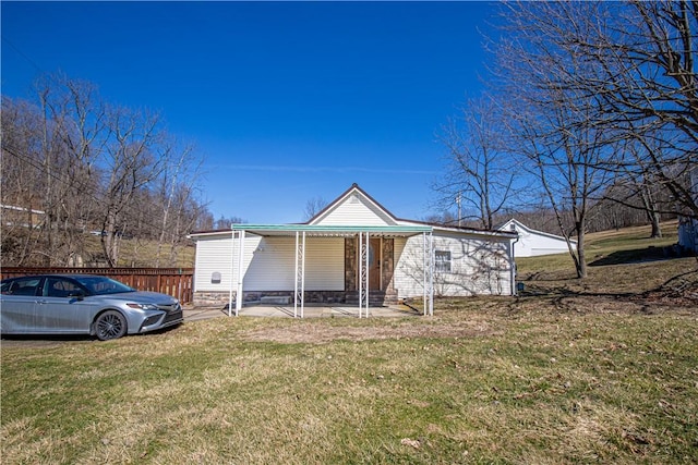 view of front of house with a front lawn and fence