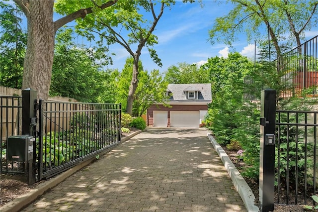 5435 Dunmoyle St, Squirrel Hill, PA 15217 - gate featuring fence