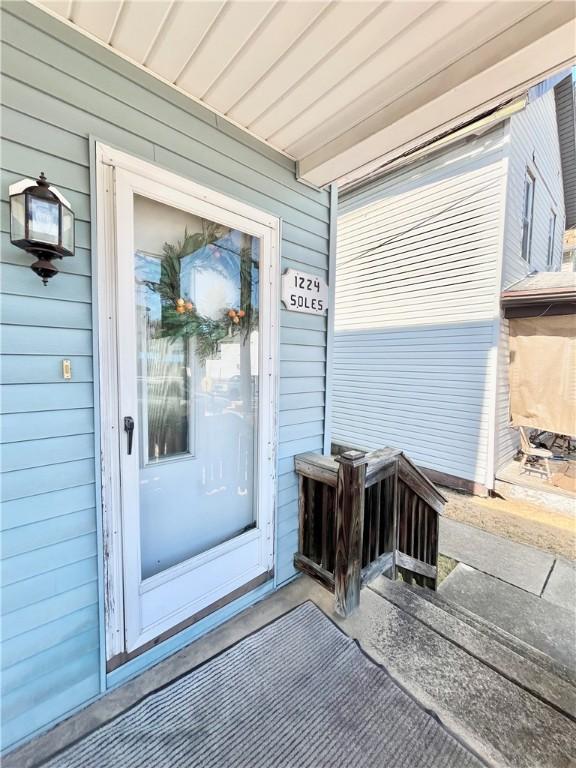 property entrance featuring covered porch