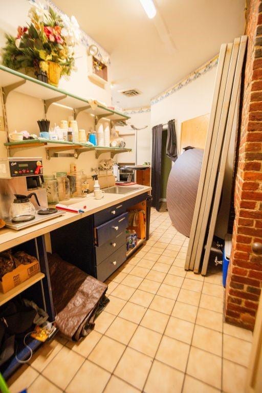 kitchen featuring light tile patterned floors