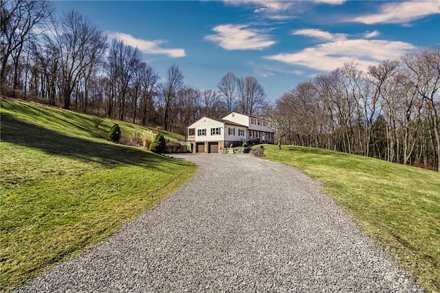 view of front facade featuring a garage, a front yard, and driveway