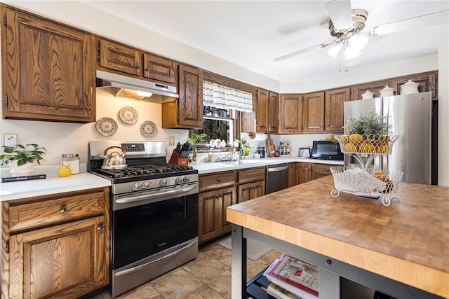 kitchen featuring appliances with stainless steel finishes, under cabinet range hood, and ceiling fan