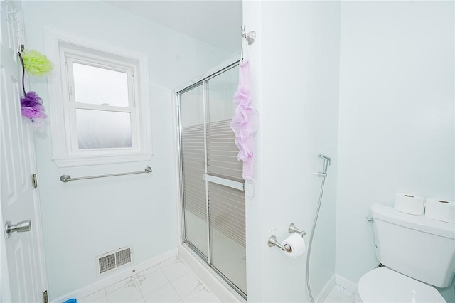 full bathroom with toilet, an enclosed shower, baseboards, and visible vents