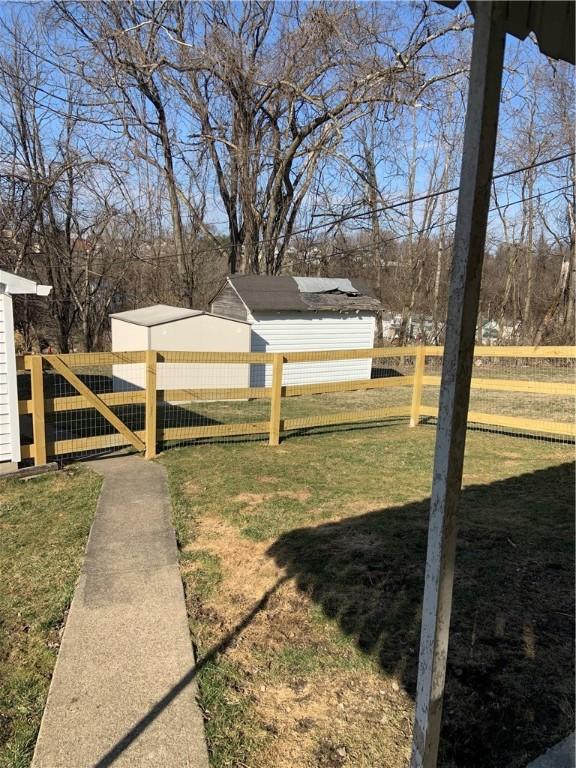 view of yard featuring a gate and fence