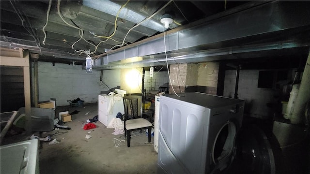 unfinished below grade area featuring washer / dryer