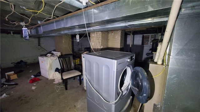 unfinished below grade area featuring washer and dryer