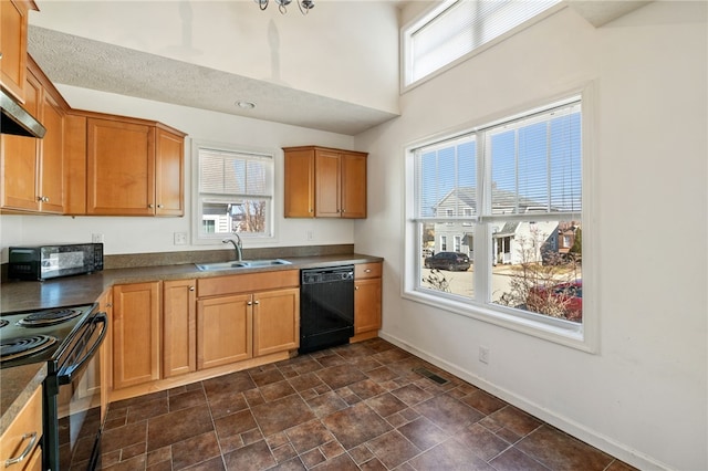 kitchen with a sink, baseboards, dark countertops, and black appliances