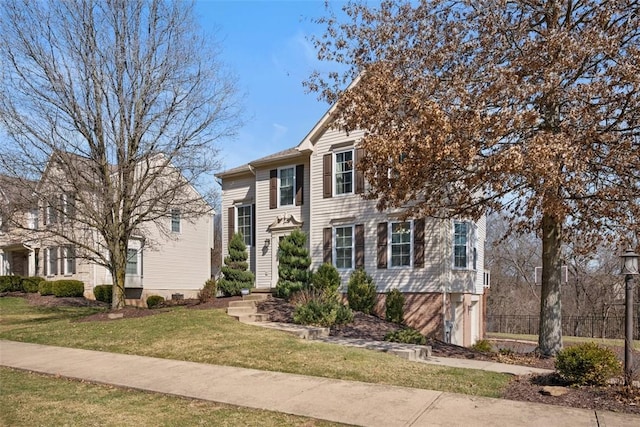 view of front of home featuring a front yard