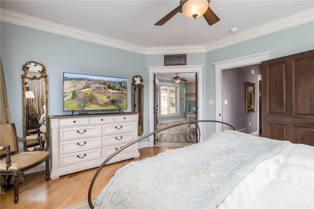 bedroom with light wood finished floors, crown molding, and a ceiling fan