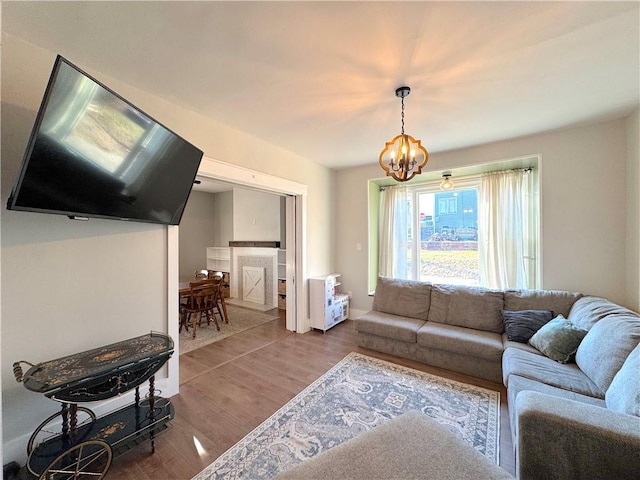 living area featuring an inviting chandelier and wood finished floors