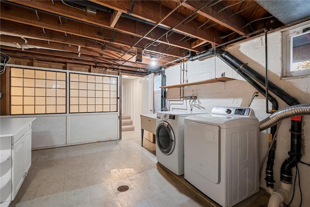 laundry room featuring washer and clothes dryer and laundry area