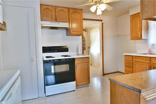 kitchen featuring light wood-style flooring, electric stove, under cabinet range hood, a sink, and ceiling fan