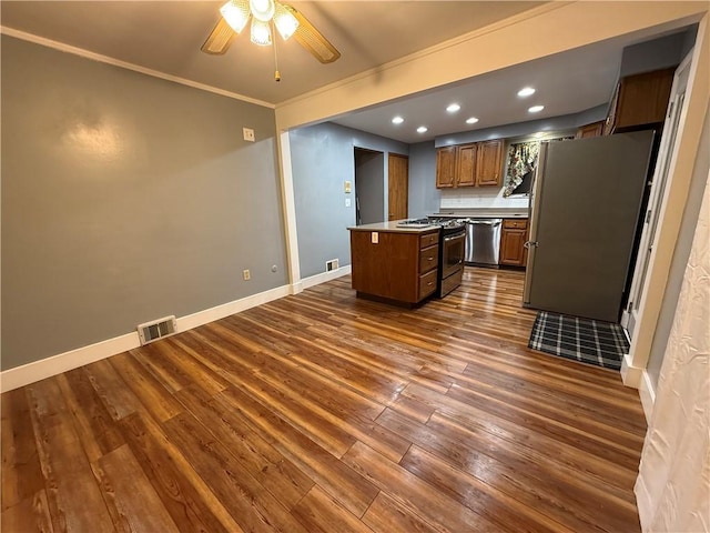 kitchen with baseboards, visible vents, dark wood-style flooring, appliances with stainless steel finishes, and a center island