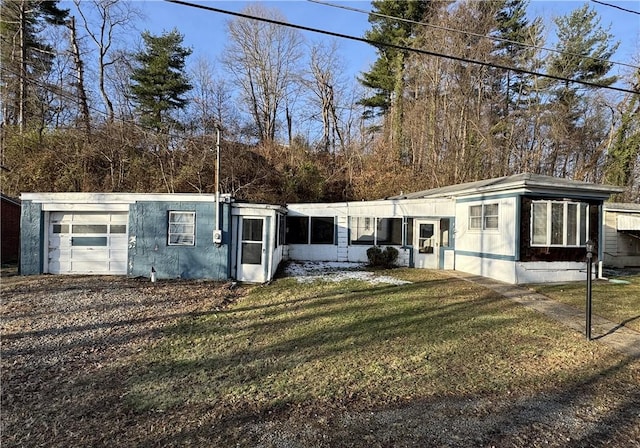 view of front facade with an attached garage and a front yard